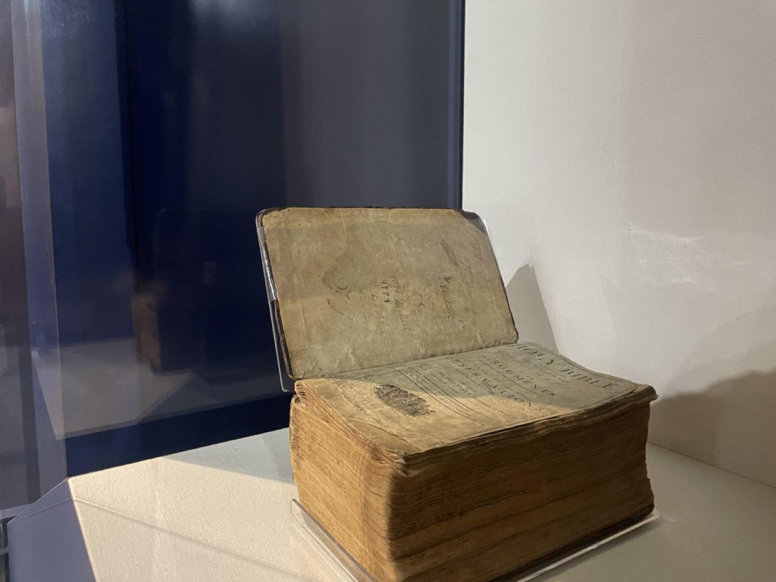 Lincoln Family Bible